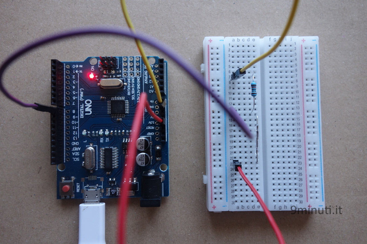 Arduino Uno r3 e un interruttore reed switch di vetro